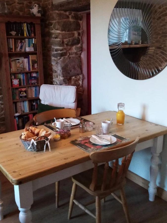 B&B Friaudour Saint-Pardoux-lʼOrtigier Exterior foto